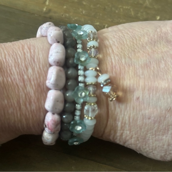 Beaded stretch bracelet bundle - Picture 7 of 7